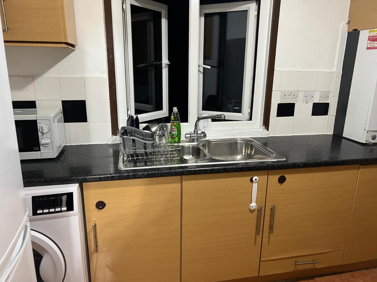 Cosy 2 Bedroom Flat Londen Buitenkant foto